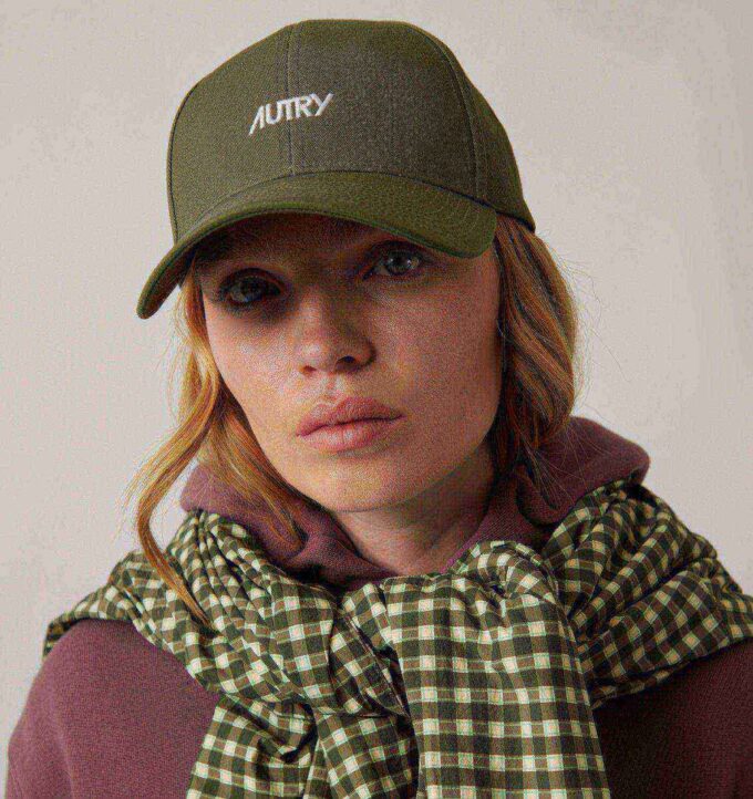 UNISEX EMBROIDERED CONTRAST LOGO BASEBALL CAP