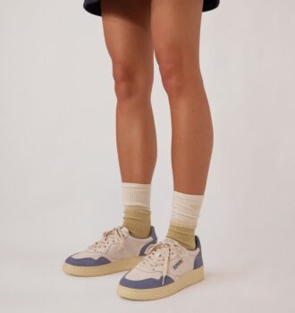 unisex tie dye socks with embroidered logo 2 3 330x350 - BASKETS MEDALIST LOW EN DAIM ET CUIR BLANC ET CLAUDIA