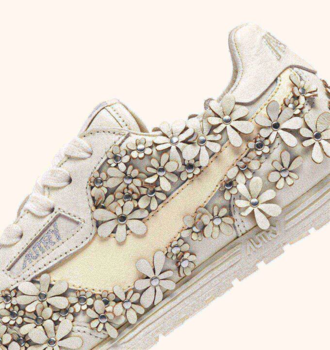 WINDSPIN FLOWERS SNEAKERS IN MARSHMALLOW LEATHER