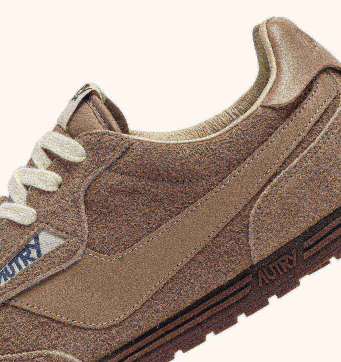 WINDSPIN SNEAKERS IN PEANUT SUEDE AND LEATHER