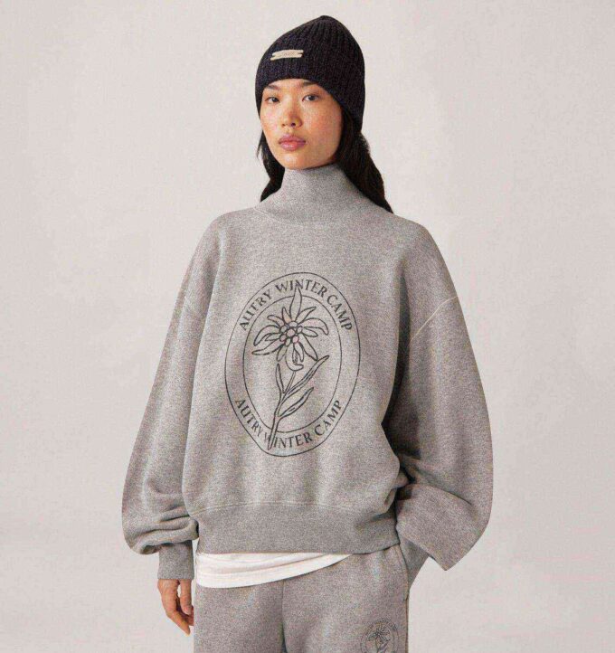 WINTER CAMP GRAPHIC SWEATSHIRT WOMAN